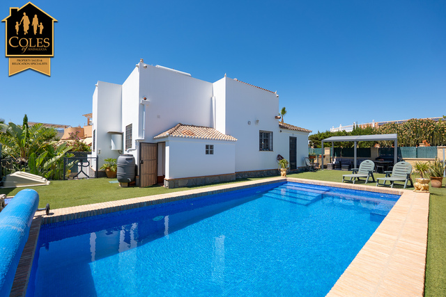 TUR5V04: Villa for Sale in Turre, Almería