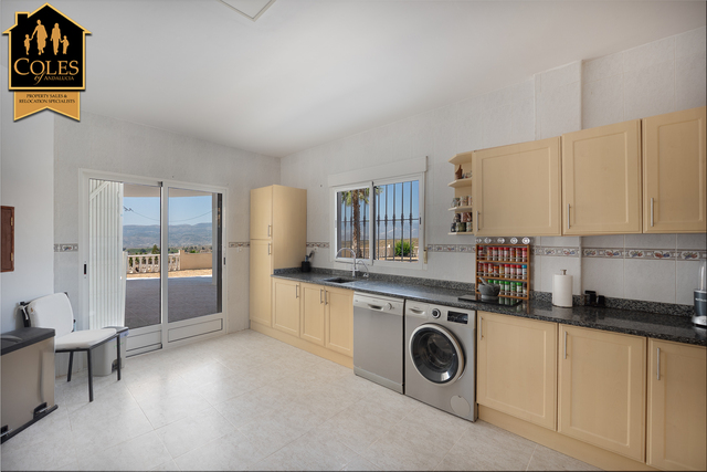 PAR5V01: Villa for Sale in Partaloa, Almería