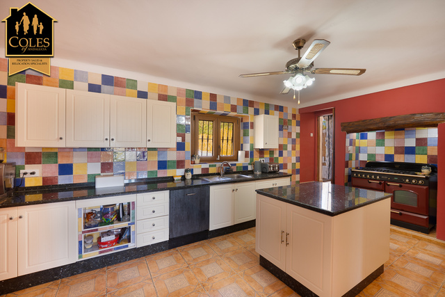 ORI6C03: Cortijo for Sale in Oria, Almería