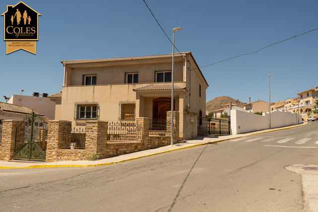 ORI7V01: Villa for Sale in Oria, Almería