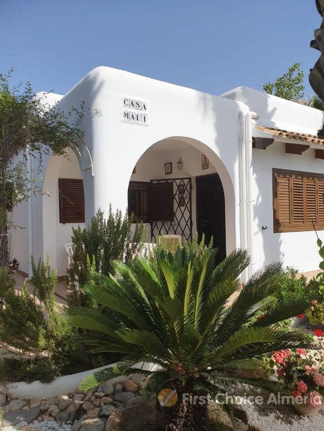 687-3056: Villa for Sale in Vera, Almería
