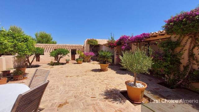 821-3156: Villa for Sale in Cuevas del Almanzora, Almería
