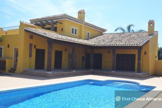 807-2514-2: Villa for Sale in Cuevas del Almanzora, Almería