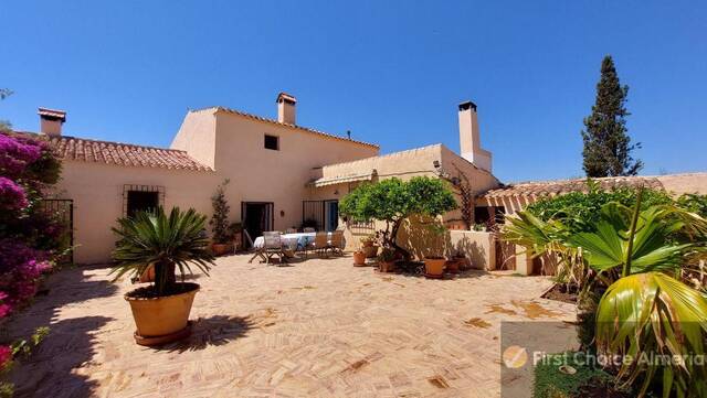 821-3156: Villa for Sale in Cuevas del Almanzora, Almería