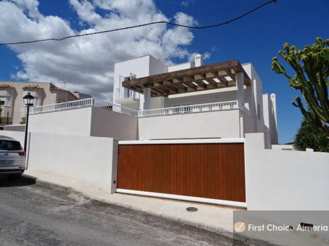 2526: Villa for Sale in Mojácar, Almería