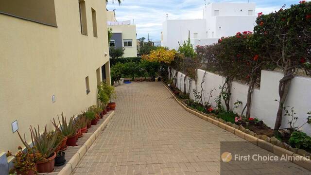 679-3048: Villa for Sale in Vera, Almería