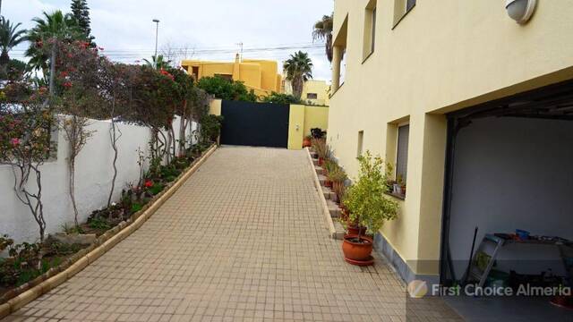 679-3048: Villa for Sale in Vera, Almería