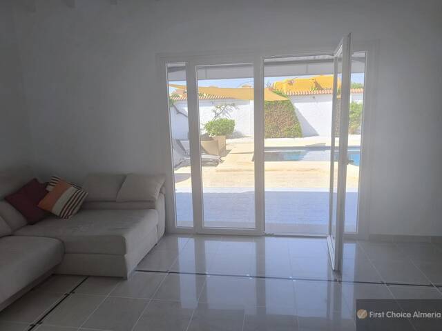933-3287: Villa for Sale in Cuevas del Almanzora, Almería