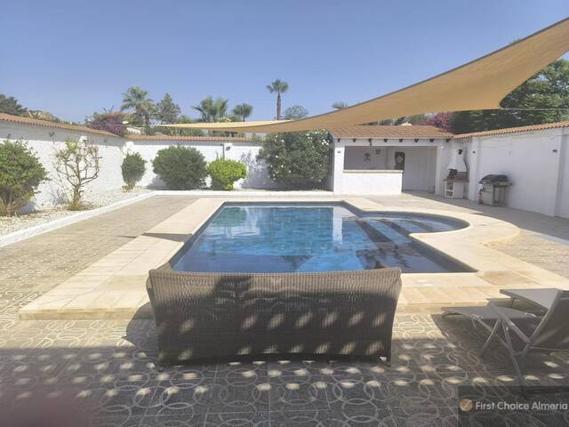 933-3287: Villa for Sale in Cuevas del Almanzora, Almería