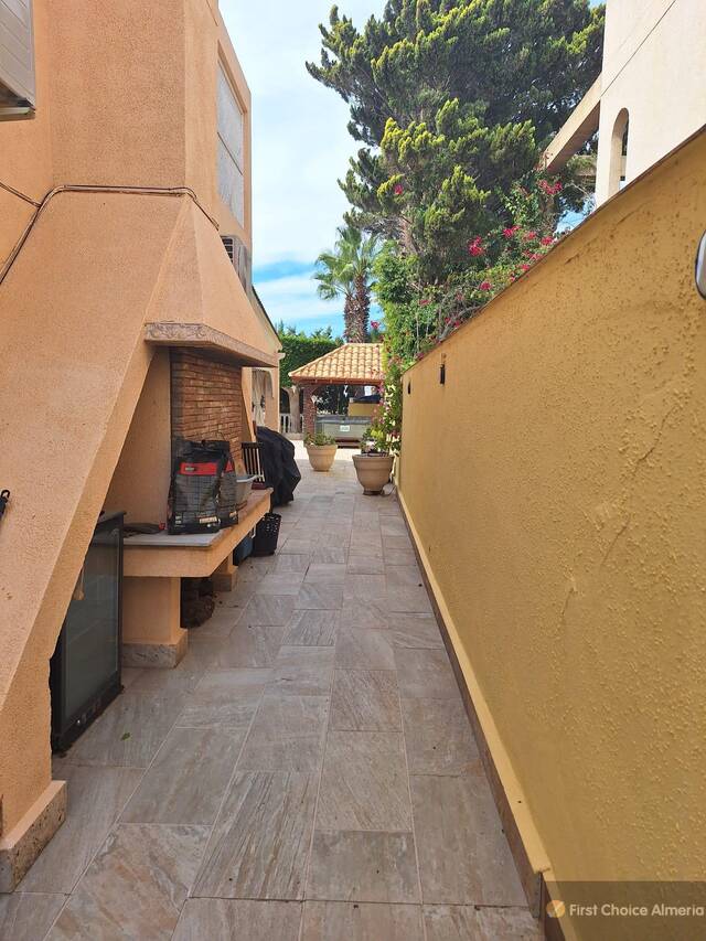939-3294: Villa for Sale in Garrucha, Almería