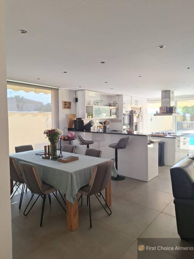 939-3294: Villa for Sale in Garrucha, Almería