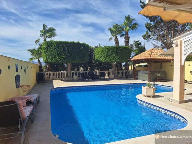 939-3294: Villa for Sale in Garrucha, Almería