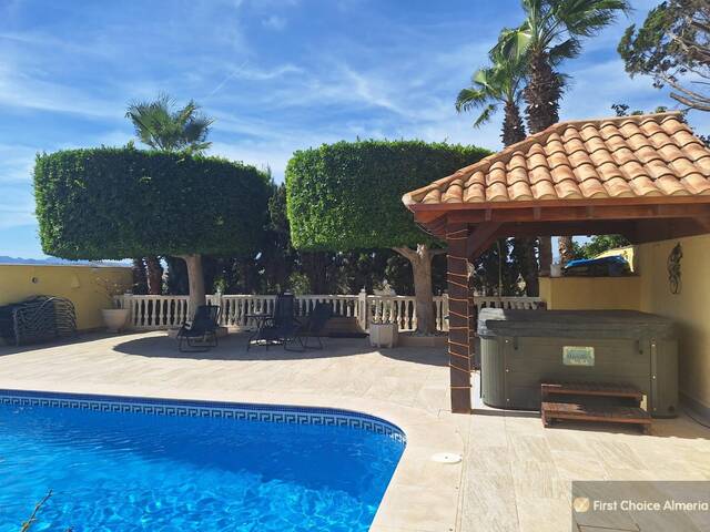 939-3294: Villa for Sale in Garrucha, Almería