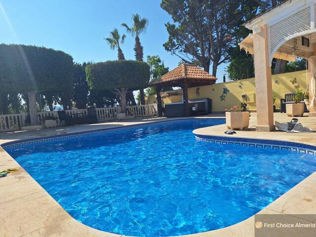 939-3294: Villa for Sale in Garrucha, Almería