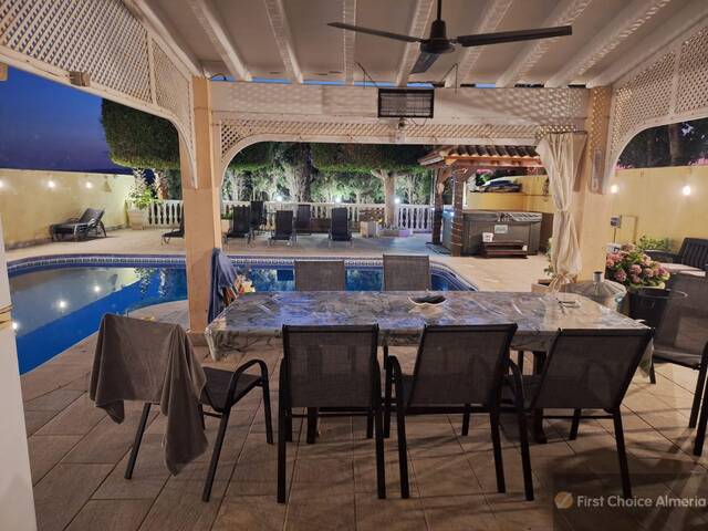 939-3294: Villa for Sale in Garrucha, Almería