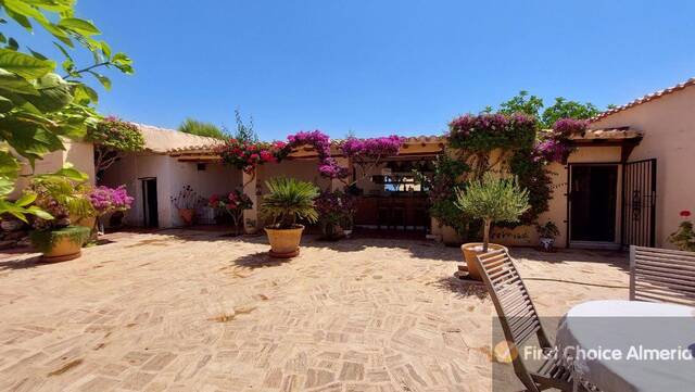 821-3156: Villa for Sale in Cuevas del Almanzora, Almería
