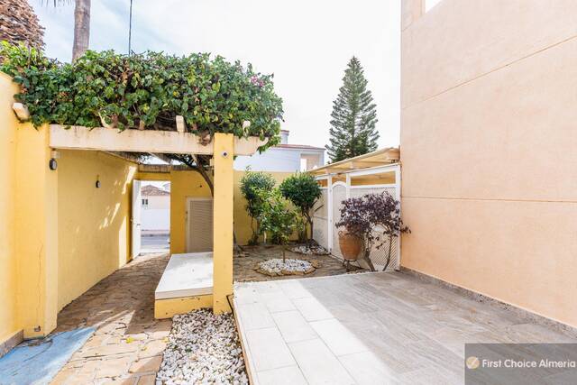939-3294: Villa for Sale in Garrucha, Almería