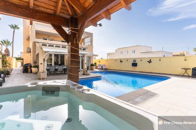 939-3294: Villa for Sale in Garrucha, Almería