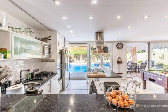 939-3294: Villa for Sale in Garrucha, Almería