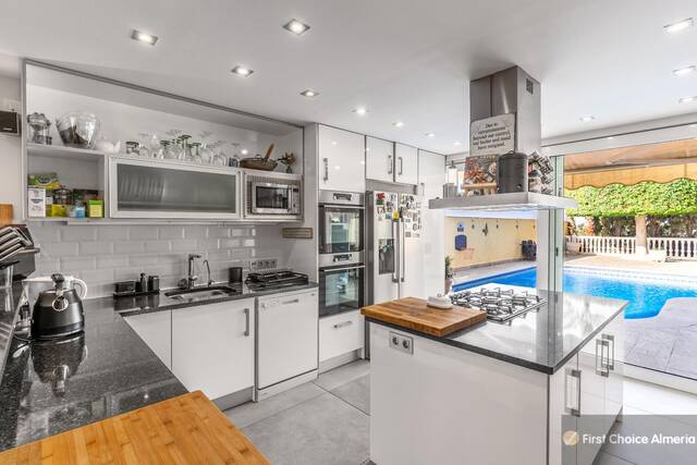 939-3294: Villa for Sale in Garrucha, Almería