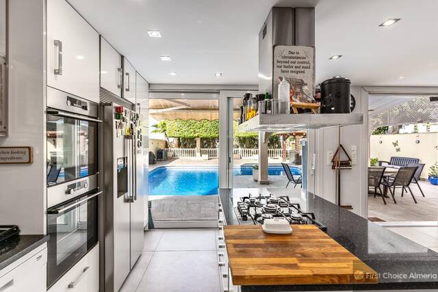 939-3294: Villa for Sale in Garrucha, Almería