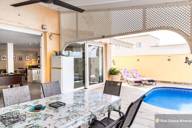 939-3294: Villa for Sale in Garrucha, Almería