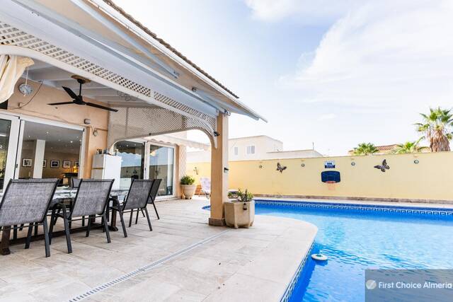939-3294: Villa for Sale in Garrucha, Almería