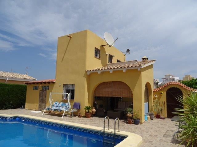 2415: Villa for Sale in Turre, Almería