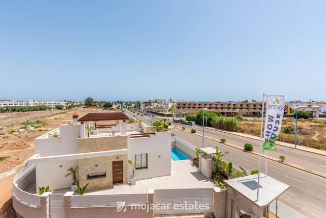 ME 2454: Villa for Sale in Vera Playa, Almería