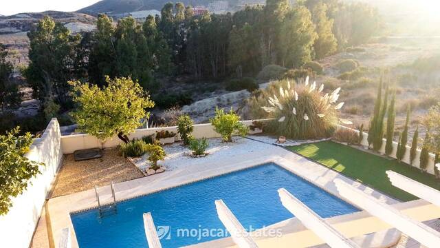 ME 2925: Villa for Sale in Sorbas, Almería