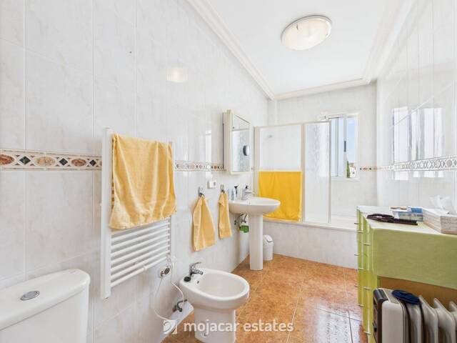 ME 3079: Apartment for Sale in Vera Playa, Almería