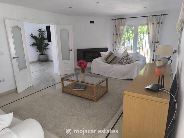 ME 3095: Villa for Sale in Las Cunas, Almería