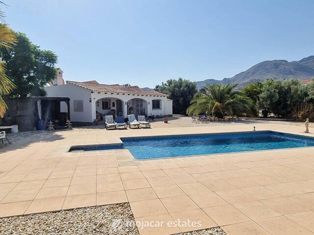 ME 3104: Villa for Sale in Turre, Almería