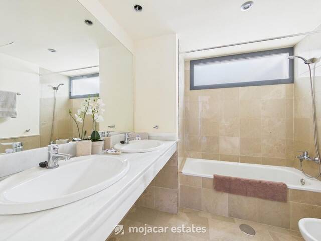 ME 3209: Apartment for Sale in Vera Playa, Almería