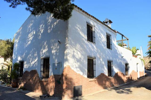 3 Bedroom Cortijo in Lubrin