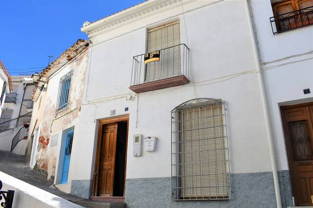 Town house in Lubrin, Almería