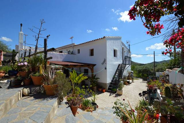 Country house in Lubrin, Almería