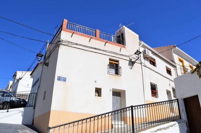 Town house in Lubrin, Almería
