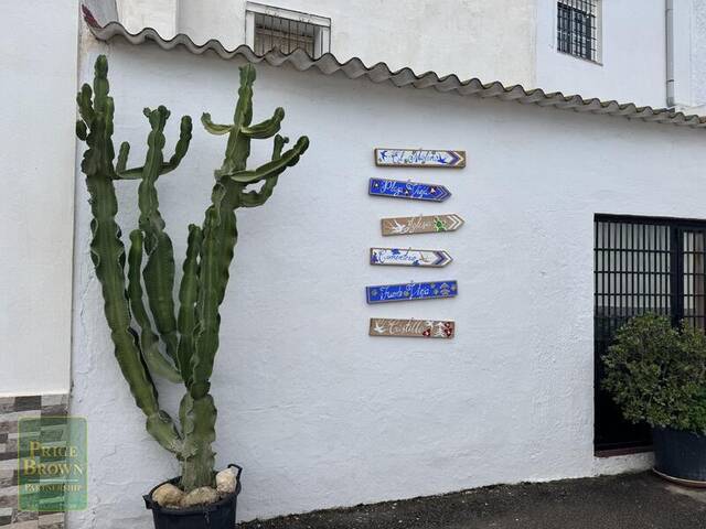 LV867: Villa for Sale in La Huelga, Almería