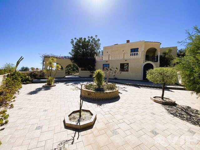 VIP8108: Villa for Sale in Mojácar Playa, Almeria